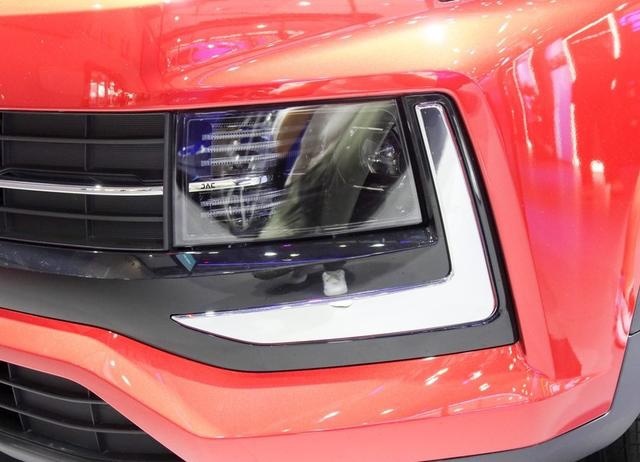 思皓X4基于嘉悦X4打造，在第十八届广州车展首发，采用新车标