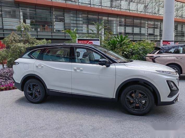 奔腾T90 PHEV抢先看，15TD+HDU，综合油耗1.22L