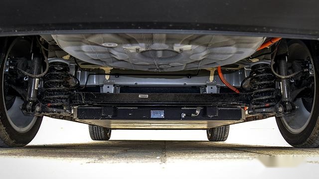 充电90分钟续航421km！抢先静态体验比亚迪全新秦EV
