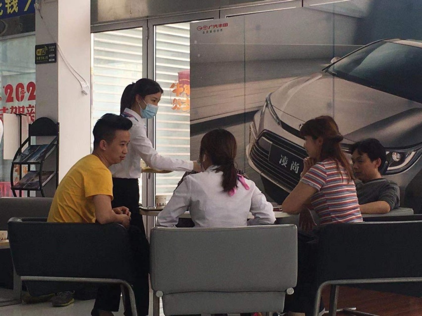 开了9年的德系车主,到店看了2021款丰田凯美瑞,差点没忍住