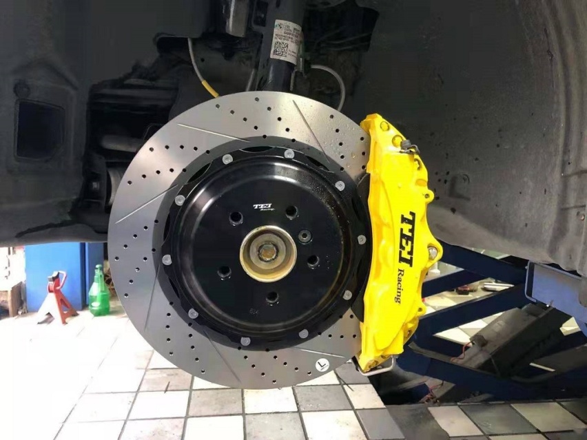 2021款宝马X3前后轮刹车改装TEI Racing S60六活塞卡钳