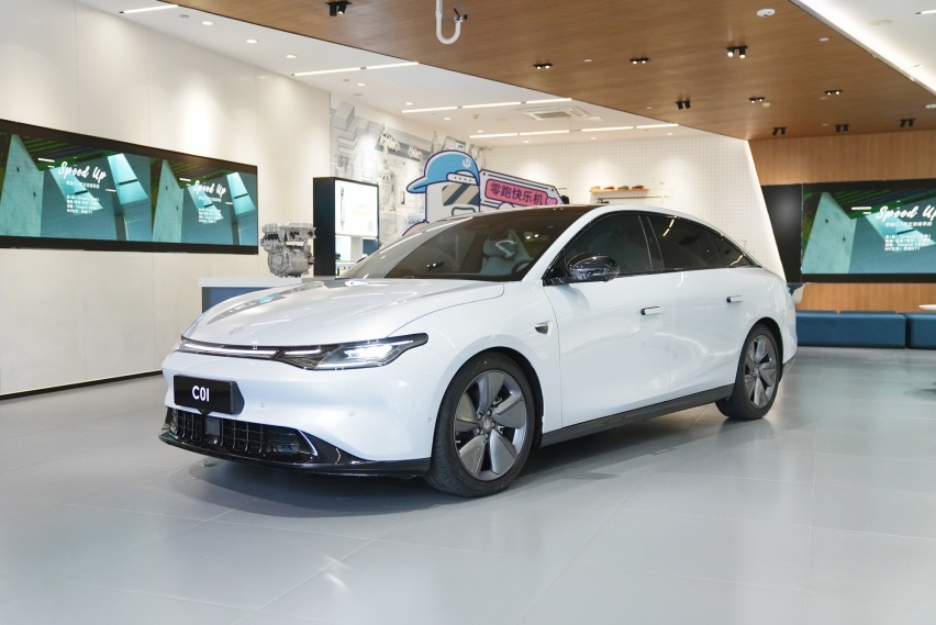 刚预售就“红遍全国”，4小时订单2万+，零百3.66s，Model3