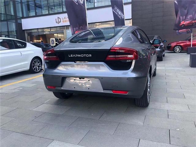 开了零跑S01才知道，10多万的车也能很有乐趣