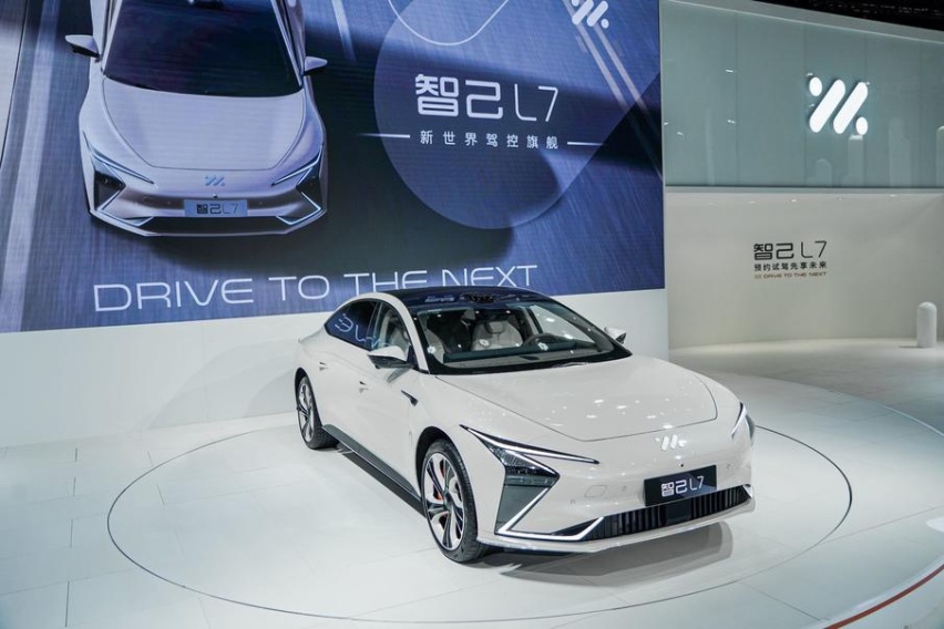 拥抱新世界“吉尼斯电漂新王”智己L7首秀粤港澳大湾区车展