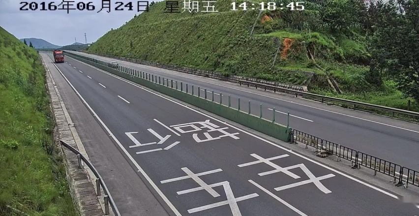 高速上我跑120，是不是就可以理直气壮地占最左侧车道了呢？
