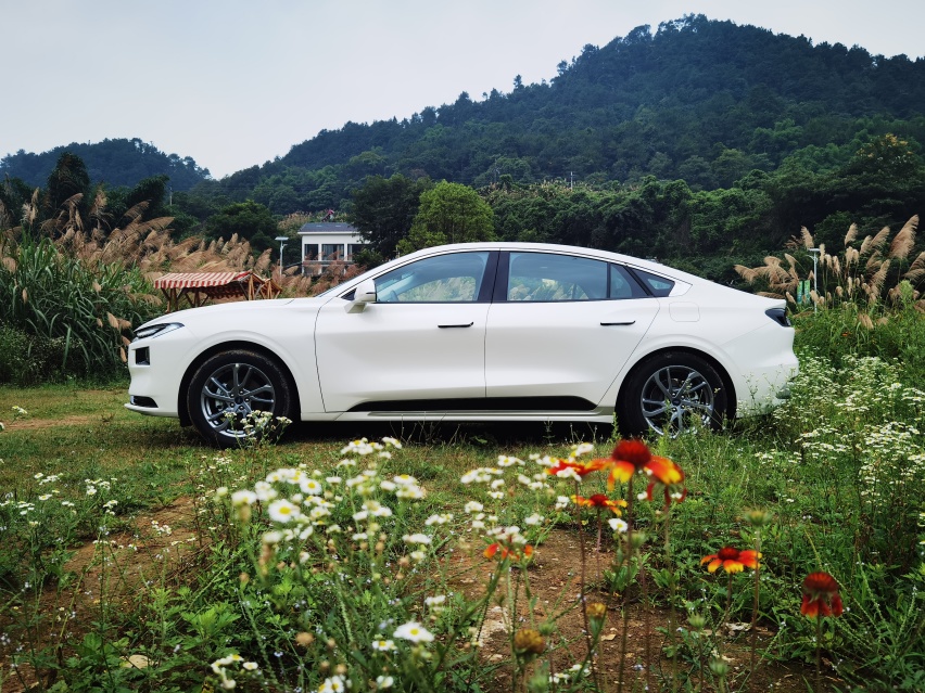 13万交个朋友？1.5T蒙迪欧车长近5米、轴距近3米，油耗6.6L，心
