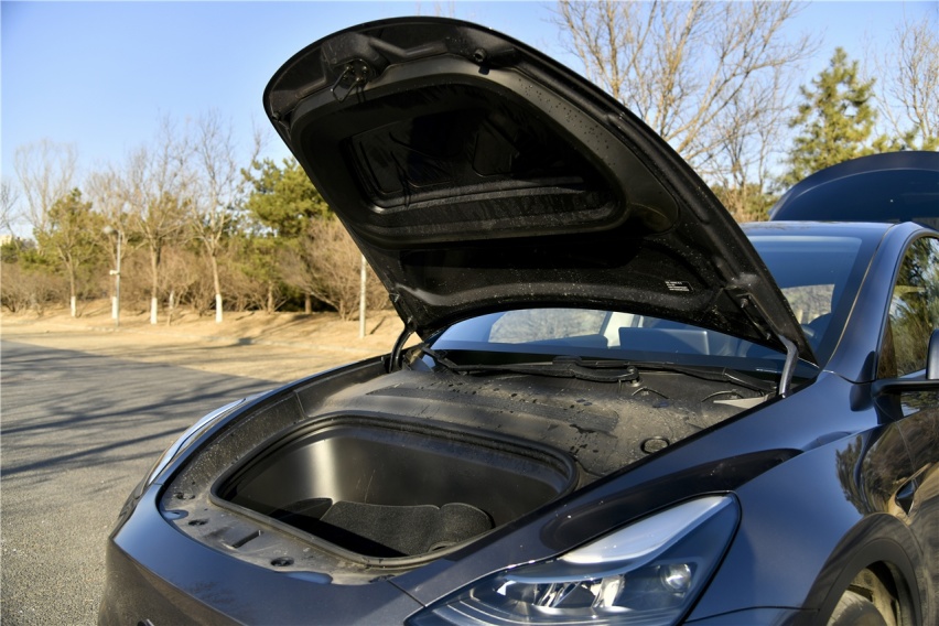 试驾国产特斯拉Model Y 向实用性倾斜 价格是真香