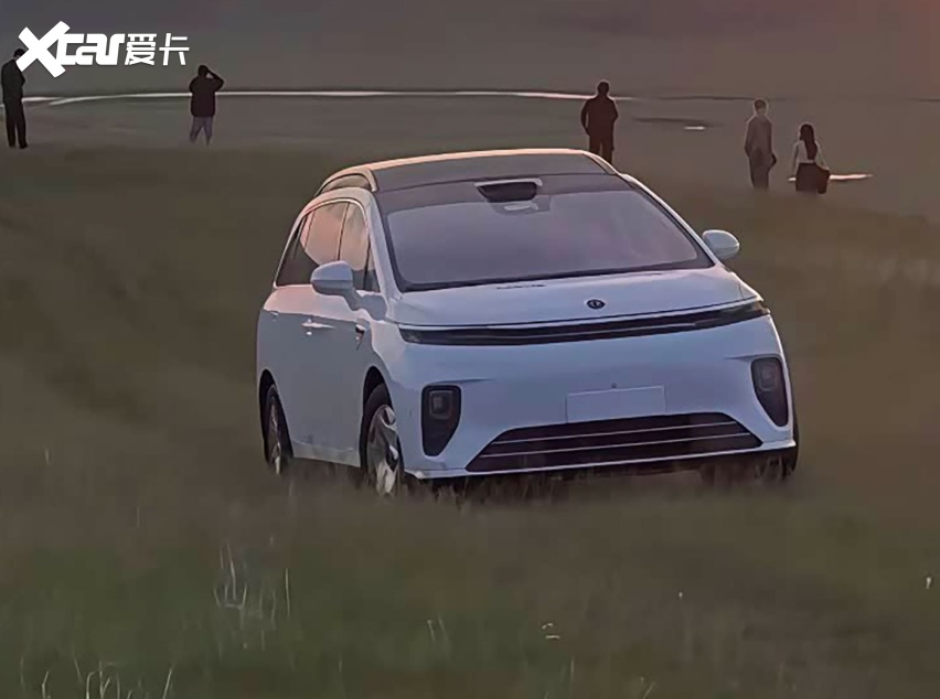 对标小米，享界V8顶账版实车曝光，也是原厂