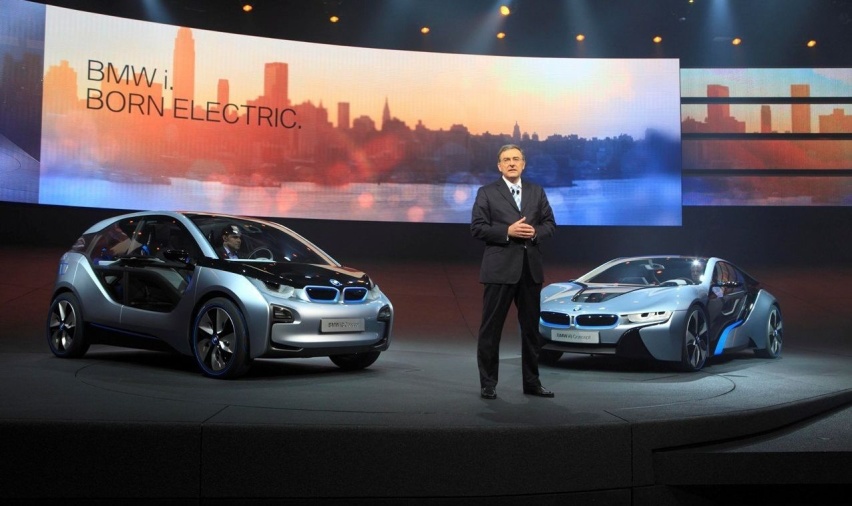 BMW iX仍是“油改电”产品，宝马电动化急需换挡加速（上）