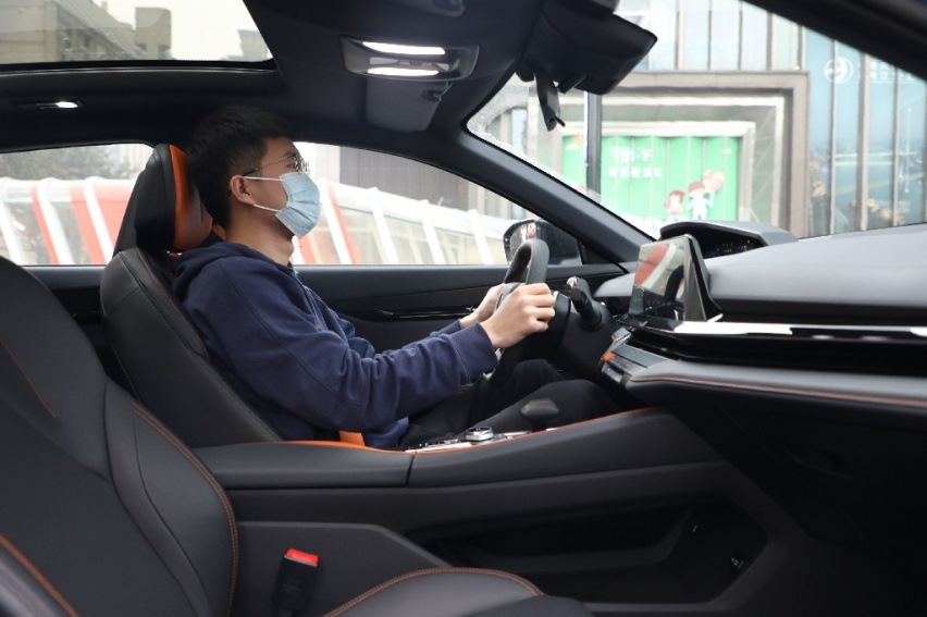 和以往车型有很大不同,试驾长安UNI-V