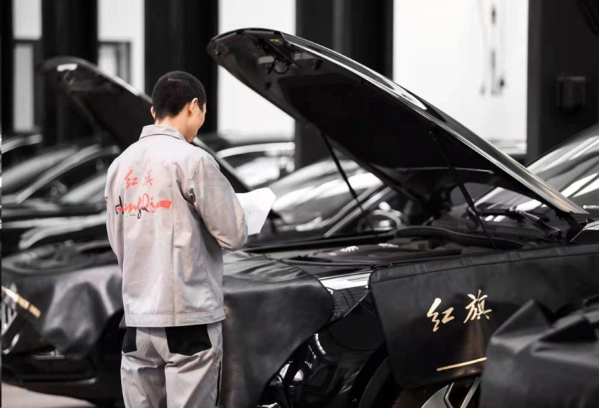 为什么对红旗汽车“难舍难离”？老车主说：省钱、省心、省事