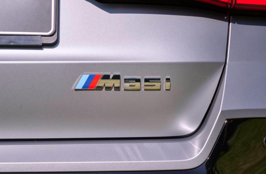 2024款宝马X1 M35i，300马力，四排气，百公里加速5.4秒