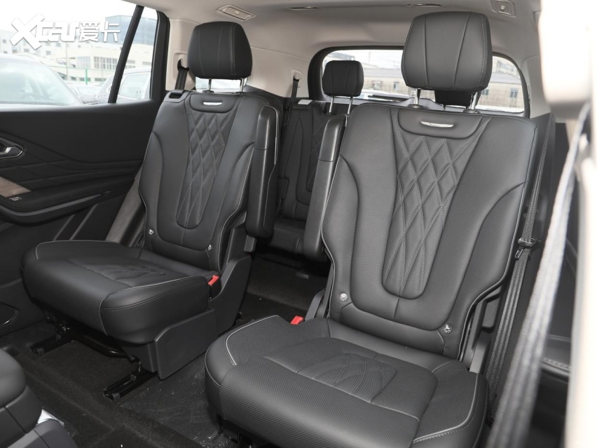 真正的C级豪华SUV，比奔驰GLE更大更强，价格却便宜44.4万