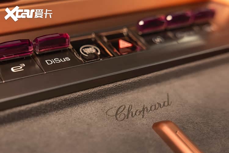 腾势Chopard萧邦Z9GT高定版，555万元在amfAR慈善晚宴成