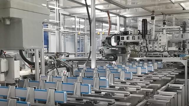 刀片电池是怎样“炼”成的，探秘弗迪超级电池工厂