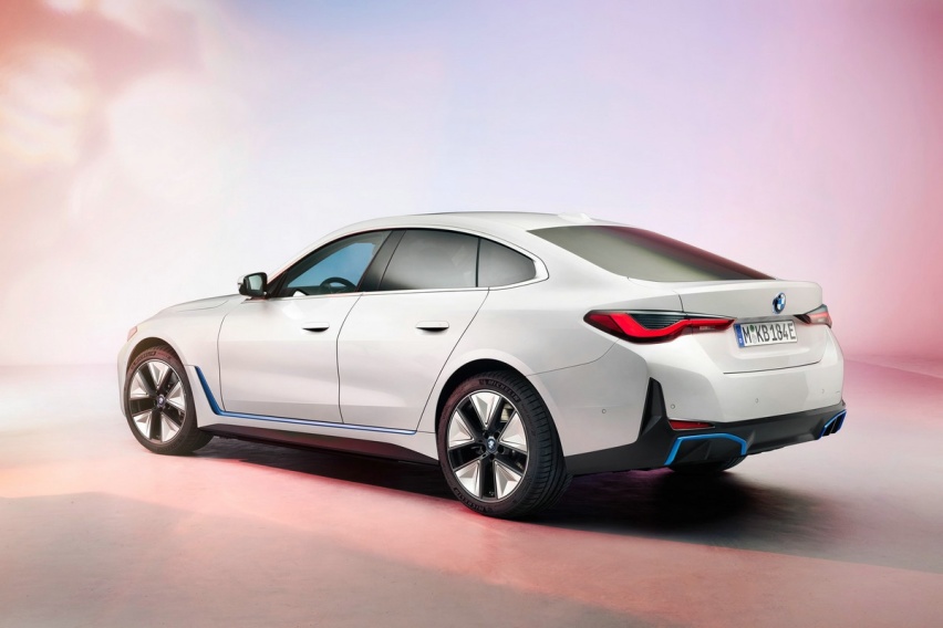 2022-BMW-i4-EV-9.jpg