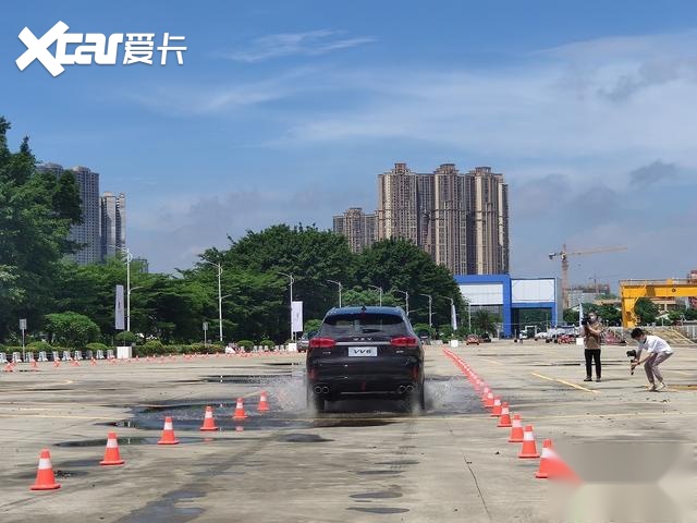 2021款VV6登陆广州，后排生命体征监测让车主翘大拇指