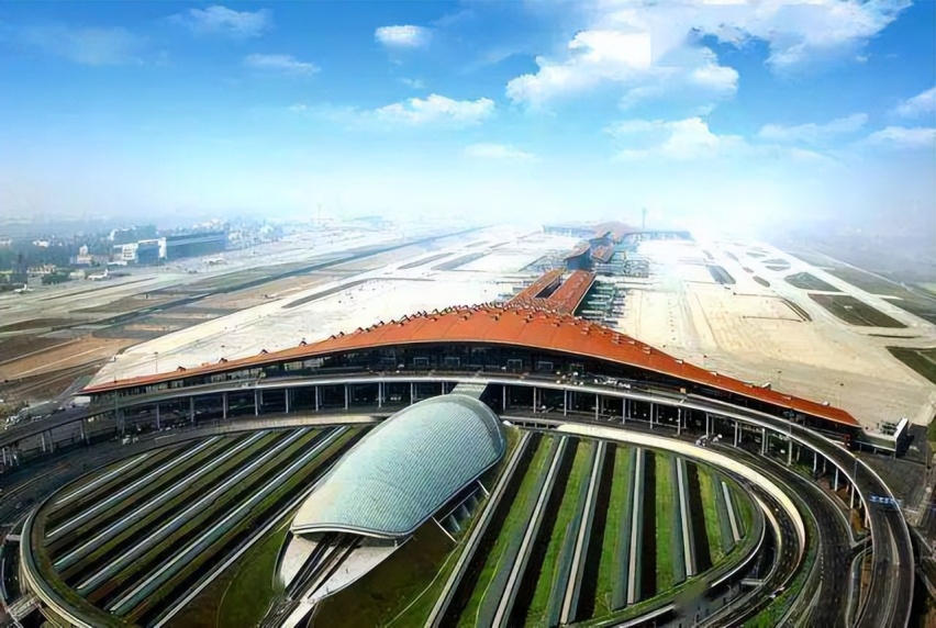 北京首都机场停车收费标准2022，首都机场附近有免费停车场吗
