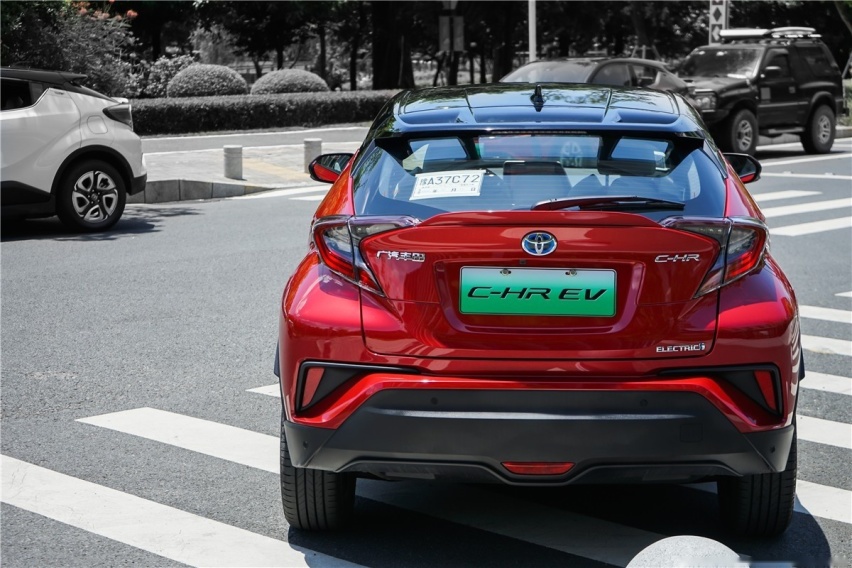 丰田C-HR EV试驾：竟给到了性能钢炮的炸裂错觉？