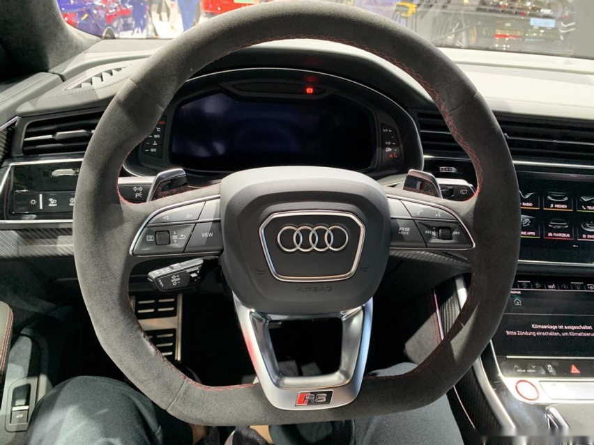 3.8s破百的奥迪RS Q8，搭载4.0T+48V，它的整体表现又会如