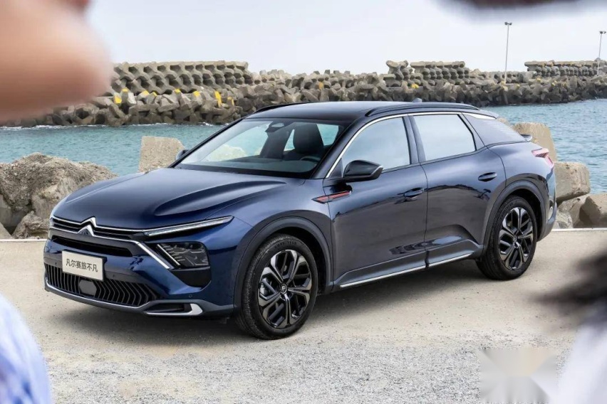 主推次顶配车型？新款凡尔赛C5 X上市，14.37万元起
