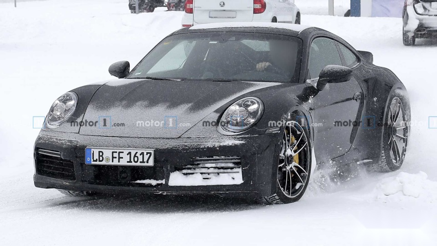 保时捷911 Turbo S谍照，尾翼不同，或为经典款