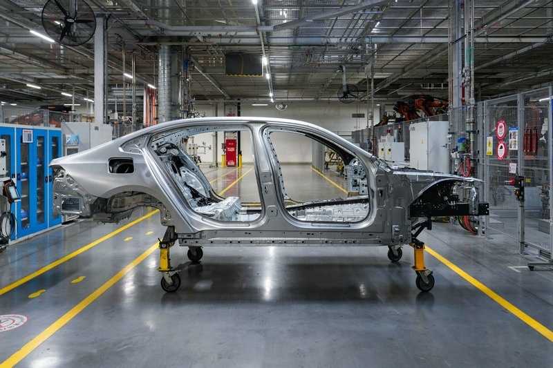 严苛造车标准+AI加持，造就全新BMW 5系长轴距版卓越豪华品质