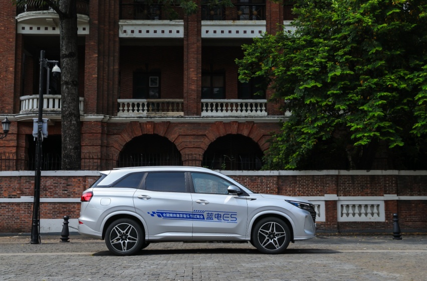 蓝电E5对比长安CS75 PLUS，谁是最适合家庭购车+用车的最优选？
