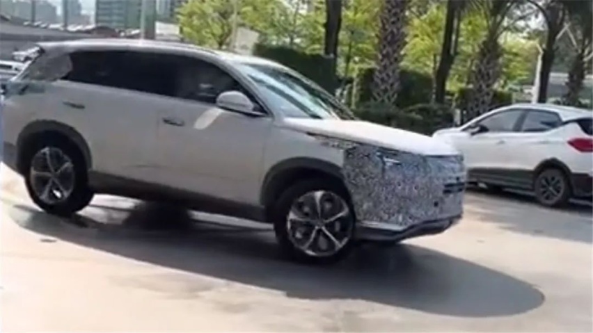 奔驰EQS SUV全球首发，比亚迪护卫舰07大量谍照曝光…丨今日车闻