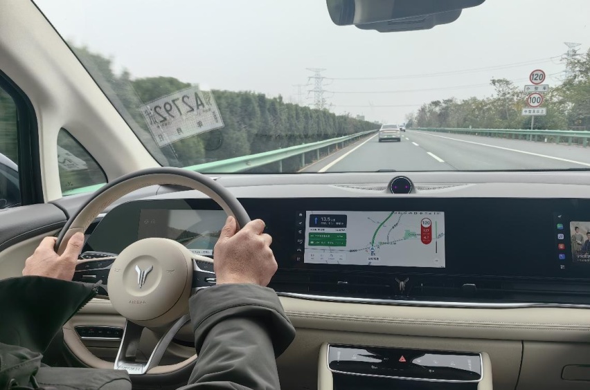 试驾2024款新岚图梦想家｜舒适+性能升级 豪华MPV首选