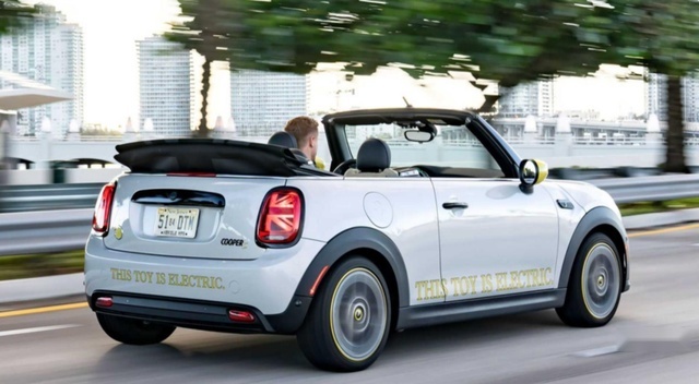 年轻人第一台电动敞篷车！MINI COOPER SE敞篷版官图发布