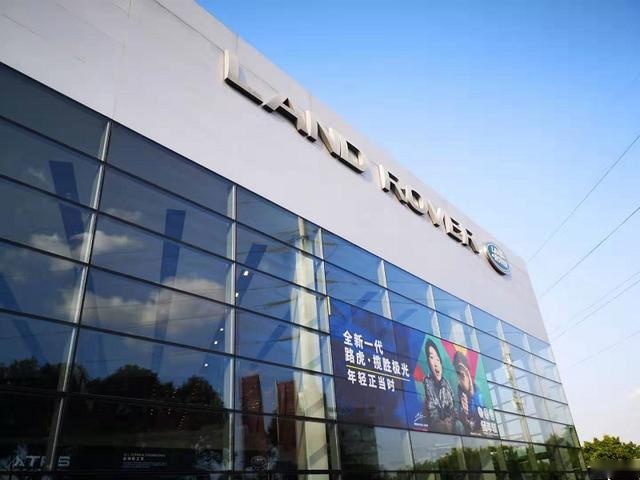 去美颜实拍全新极光：身材婴儿肥，座椅仿皮，天窗真大