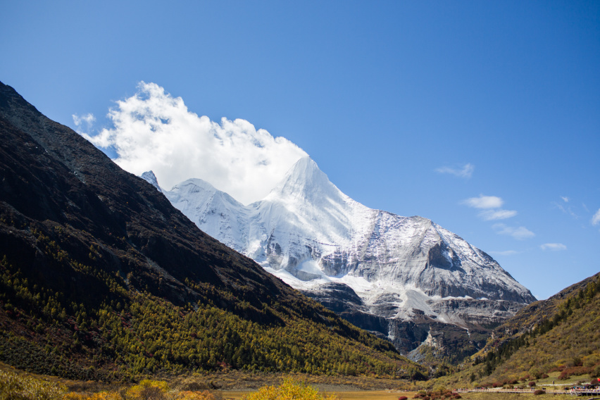 驾丰田雷凌游稻城亚丁（下）——高原极限徒步赏最美雪山