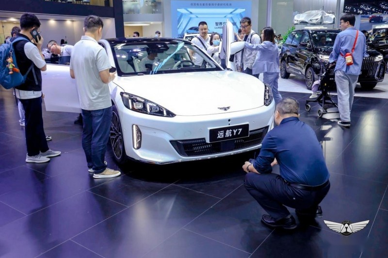 远航Y7新能源D级豪华运动轿跑亮相第十八届北京国际汽车展览会