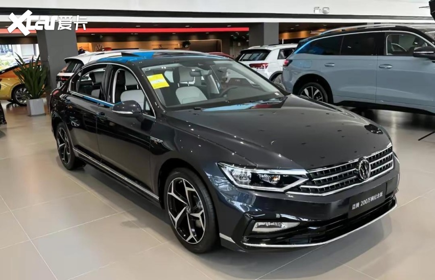 大众新款迈腾实车到店,颜值,配置升级,或月底上市