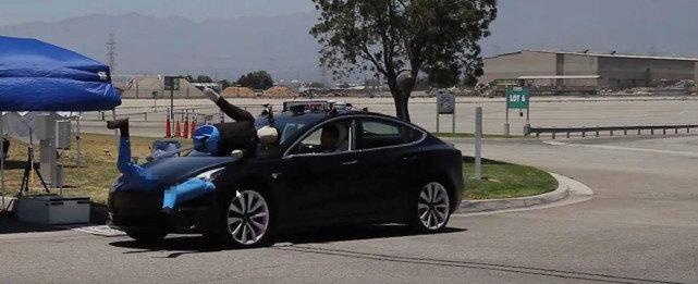 假人撞的稀巴烂，特斯拉Model3主动刹车系统不灵吗？