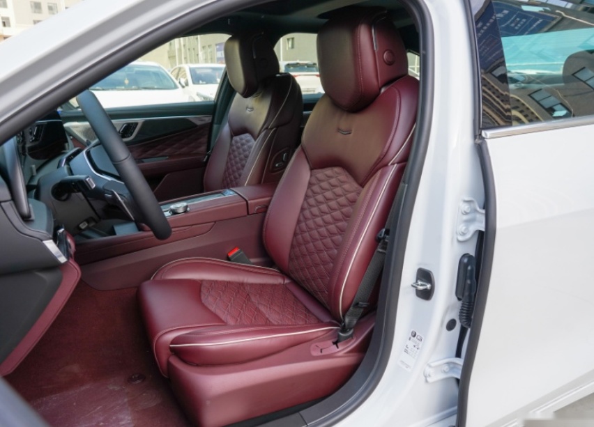 2.0T＋10AT+33英寸大屏,新CT6不到36万起,越降价越没人买