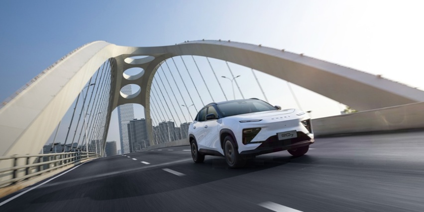 家用纯电中型SUV—奇瑞eQ7，竟然老少通吃！