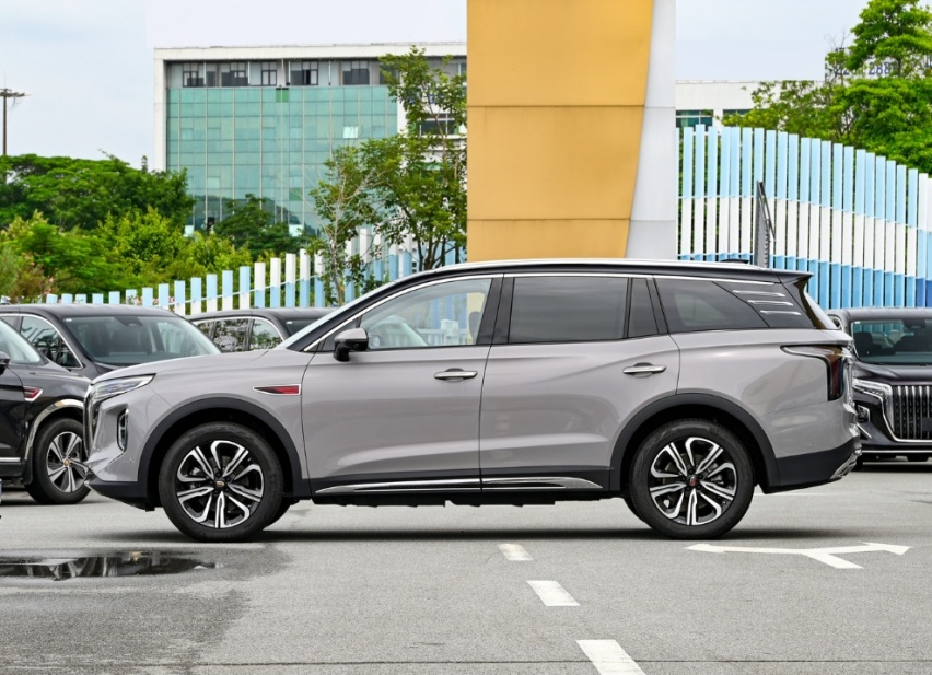 国产的豪华C级SUV，与奥迪Q6同级别，提供5/6/7座，却不足26万