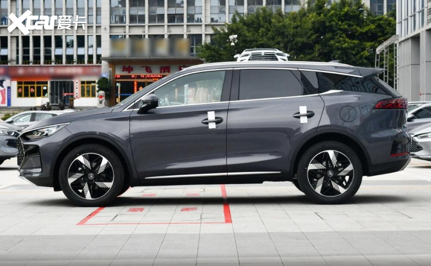 比亚迪唐dm-i荣耀版上市!卖17.98万,相当于降价3万,配置更丰富