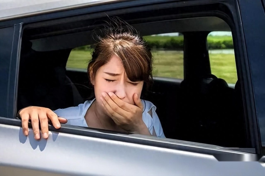 电动车比燃油车更容易让人晕车，这是真的吗？