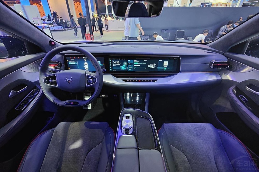 极狐阿尔法S HI版对比Model 3高性能版有多少看头？