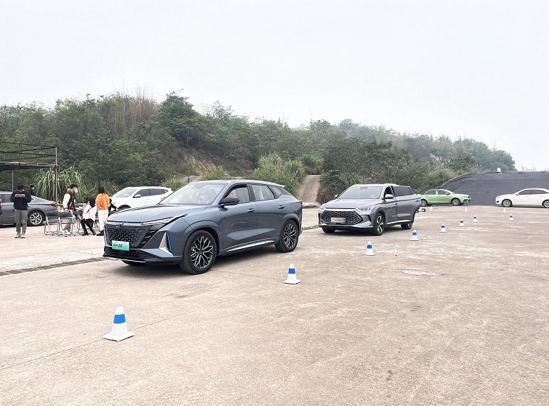 一口气试驾两款自主插混SUV，解析欧尚Z6 iDD成功之道