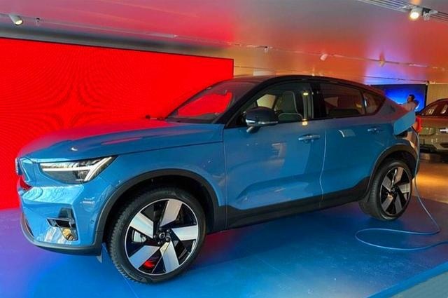 沃尔沃首款轿跑SUV，全新C40实拍，双电四驱比领克05更帅