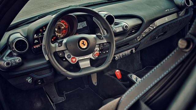 赛道试驾全新法拉利F8 Tributo