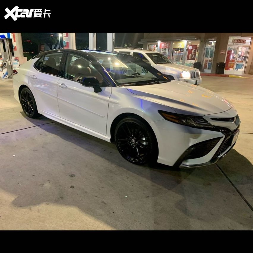 新款丰田凯美瑞运动版实拍，前脸颇有跑车韵味