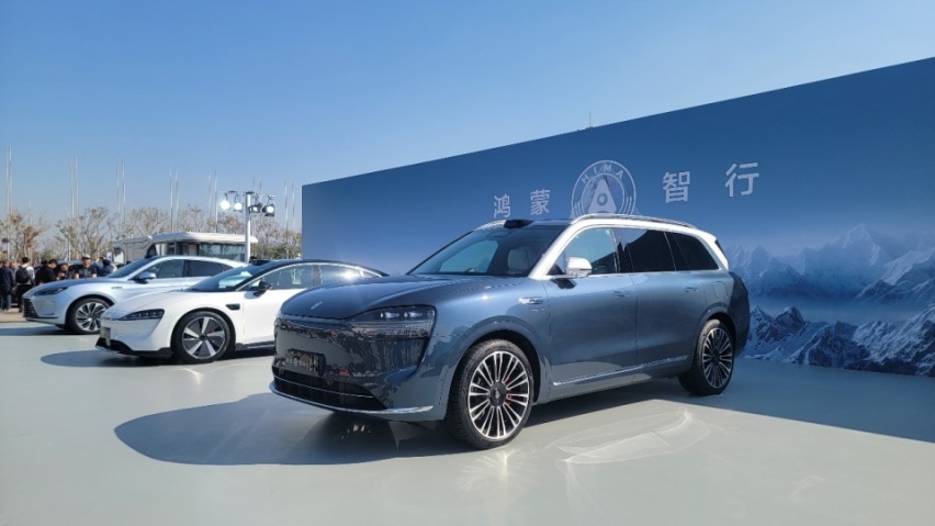问界M9正式发布，华为十大黑科技上车，售价46.98万元起