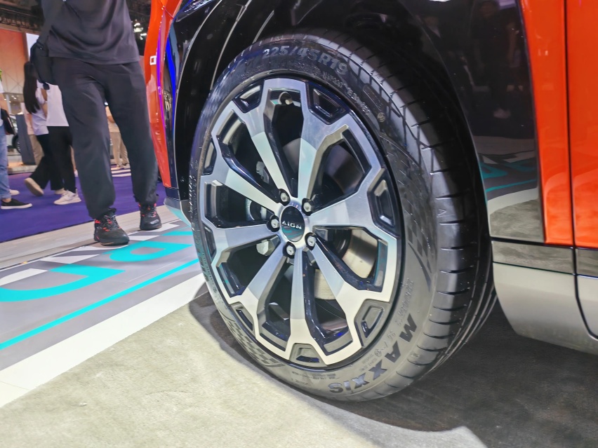 750Km续航纯电智驾SUV AION V霸气亮相重庆车展