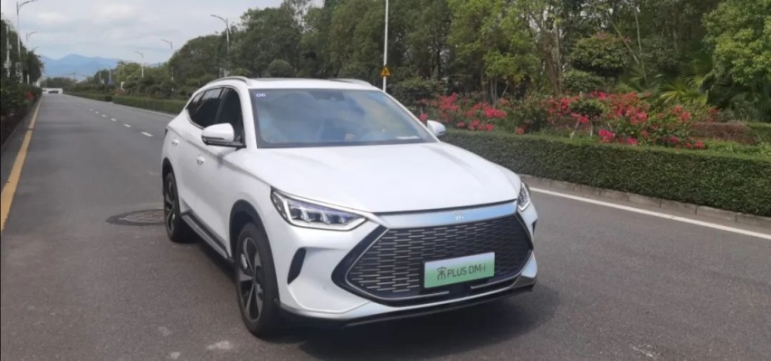 满油续航1000+km！试驾比亚迪宋PLUS DM-i