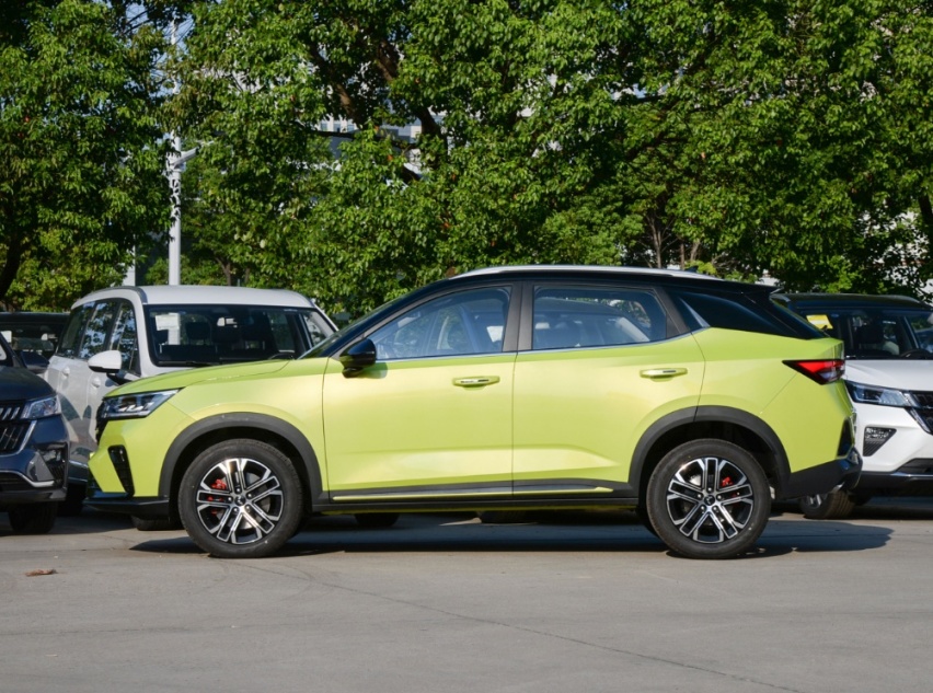 同样都是国产入门SUV，为啥五菱星驰比吉利缤越，还便宜近2万？